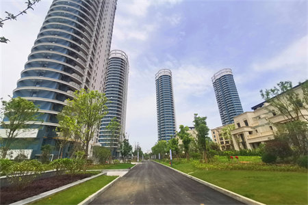 四实小附近电梯黄金楼层三室两厅送储藏室车位可分期